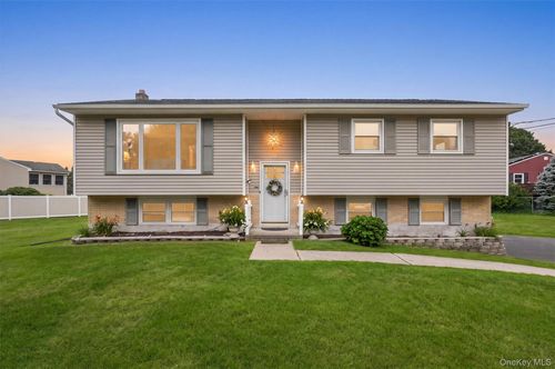 40 Long Meadow Dr, Staatsburg, NY, 12580-6114 | Card Image