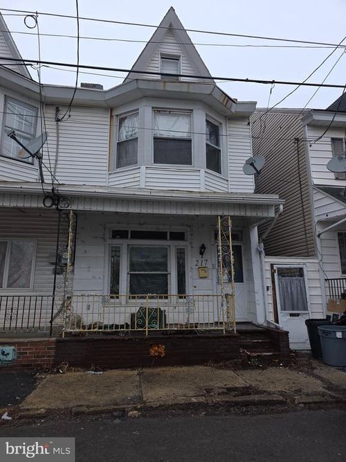 217 W Cherry St, SHENANDOAH, PA, 17976-2210 | Card Image