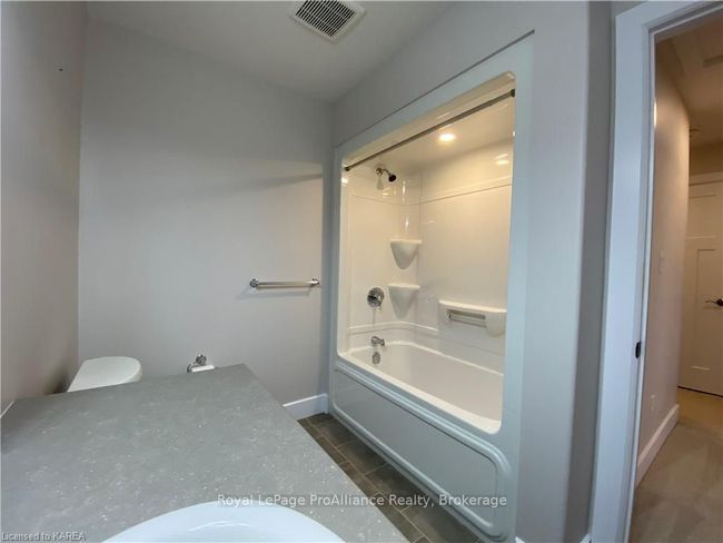 201 Pratt Dr, House attached with 3 bedrooms, 2 bathrooms and 3 parking in Amherstview ON | Image 35