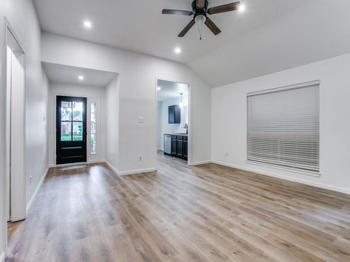 333 Banyan Dr, Grapevine, TX, 76051-8210 | Card Image