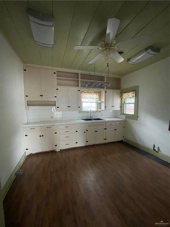 129 E Jones Ave, House other with 3 bedrooms, 3 bathrooms and 2 parking in Pharr TX | Image 8