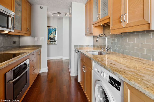 APT-2703 - 1122 N Clark St, Condo with 2 bedrooms, 2 bathrooms and 1 parking in CHICAGO IL | Image 7