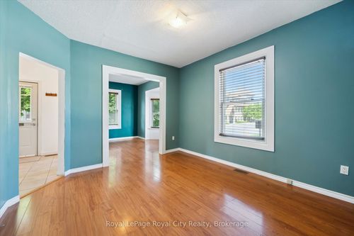 90 Neeve St, Guelph, ON, N1E5S1 | Card Image