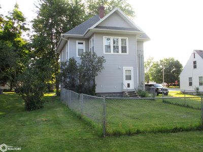 504 Jefferson Street, Home with 3 bedrooms, 1 bathrooms and 1 parking in Dysart IA | Image 3