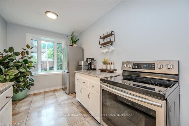 28 Winston Cres, House other with 3 bedrooms, 2 bathrooms and 1 parking in Guelph ON | Image 10