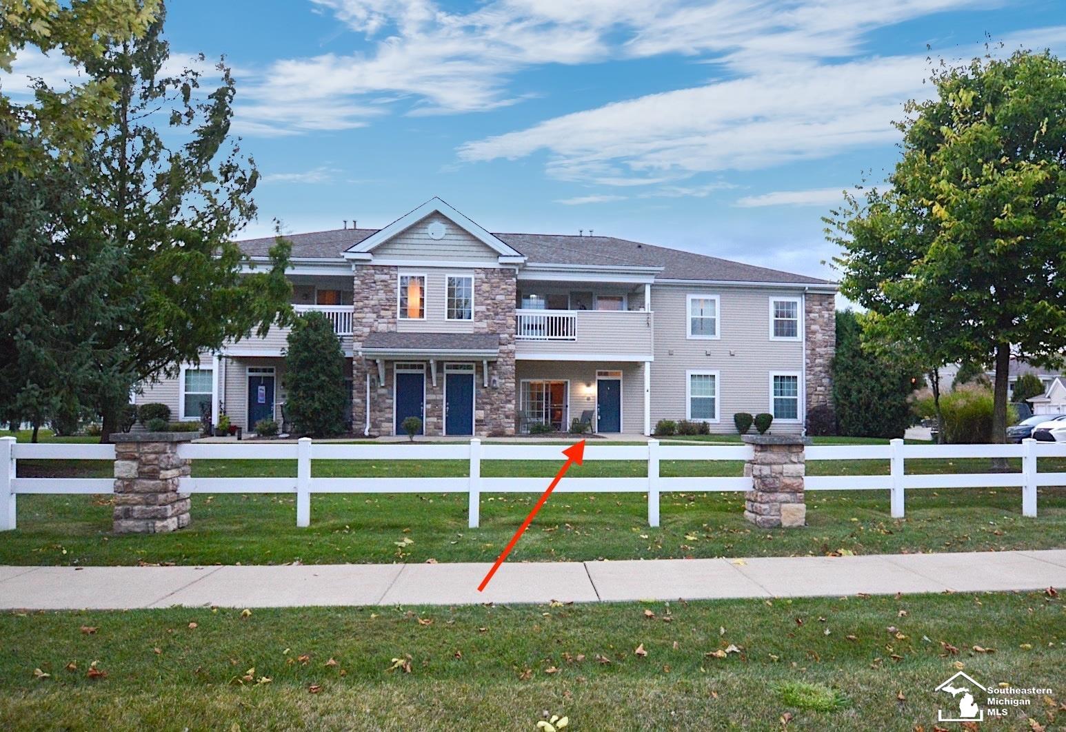 Plum Park Dr, Monroe, MI 48161