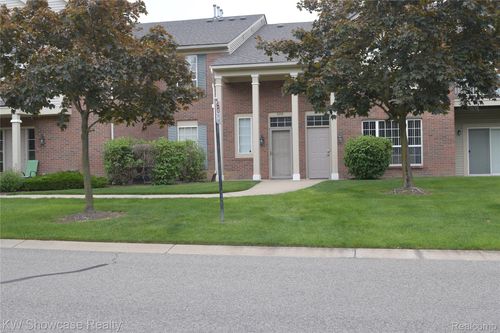 8208 Chesapeake Cir, Commerce Twp, MI, 48390-5903 | Card Image