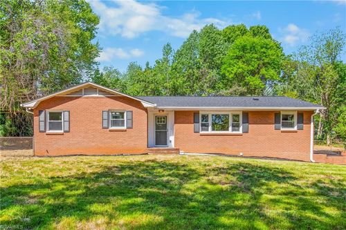 4300 Lisa Dr, Winston-Salem, NC, 27103-5929 | Card Image