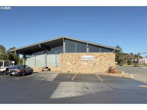 215 10th St Se, Bandon, OR, 97411-9172 | Card Image