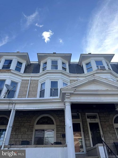 1037 N Front St, READING, PA, 19601-1401 | Card Image
