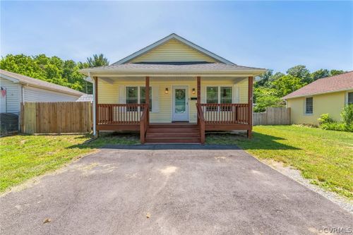 1356 10th St, WAYNESBORO, VA, 22980-5841 | Card Image