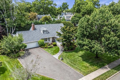 46 Whitehall Blvd, Garden City, NY, 11530-4247 | Card Image