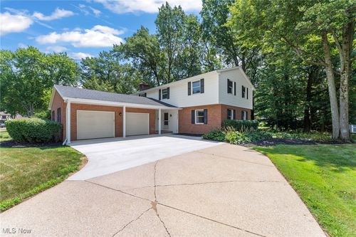 2347 Wagon Trail St Ne, Massillon, OH, 44646-5077 | Card Image