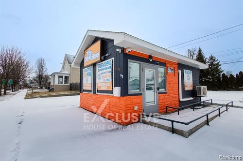 1525 Broadway St, Bay City, MI, 48708-8536 | Card Image