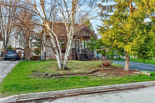 9 Morton Ave, Dundas, ON, L9H2P4 | Card Image