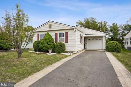 18 Pulaski Blvd, Toms River, NJ, 08757-6424 | Card Image