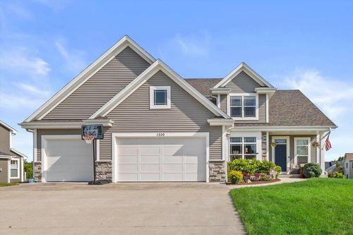 1330 Regees Road, Mukwonago, WI, 53149 | Card Image