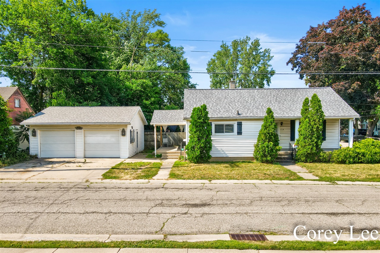 Delwood Ave, Wyoming, MI 49509