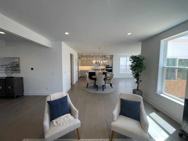 Open-concept floorplan | Image 10