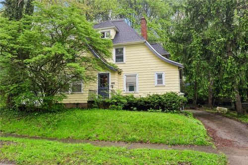 3590 Woodridge Rd, Cleveland Heights, OH, 44121-1569 | Card Image