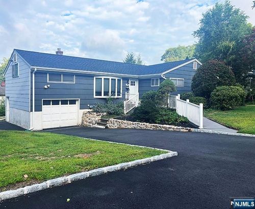 18 Hillside Ter, Montvale, NJ, 07645-2513 | Card Image