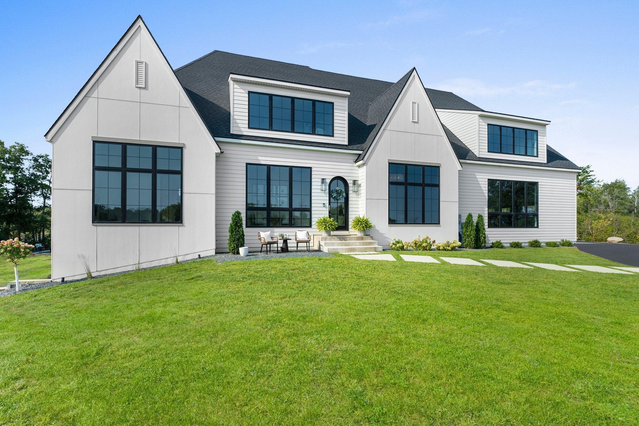 21236 Crescent Curve, For Sale in Credit River Twp Zoocasa