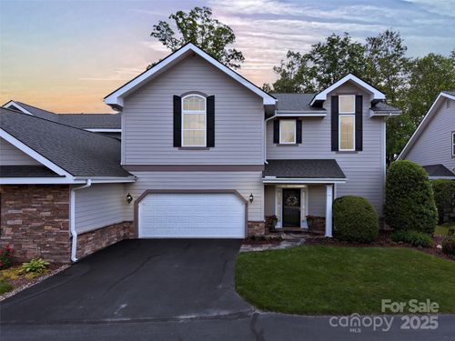 67 Towne Place Dr, Hendersonville, NC, 28792-5806 | Card Image