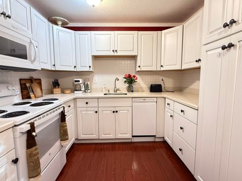 9 Hastings Cir, Hinsdale, NH, 03451-2003 | Card Image