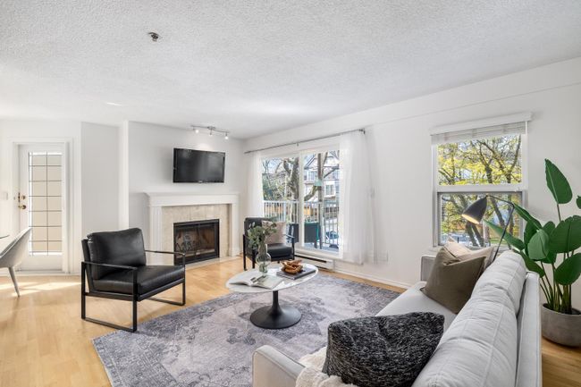 207 - 2256 W 7 Th Avenue, Condo with 2 bedrooms, 1 bathrooms and 1 parking in Vancouver BC | Image 1