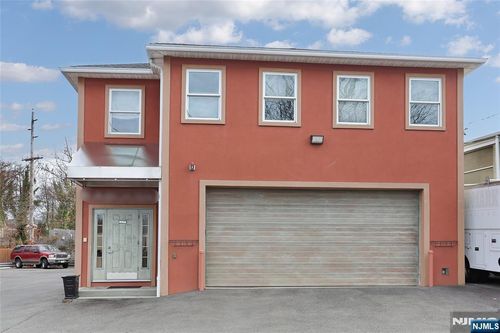 211 6th Ave, Hawthorne, NJ, 07506-1558 | Card Image