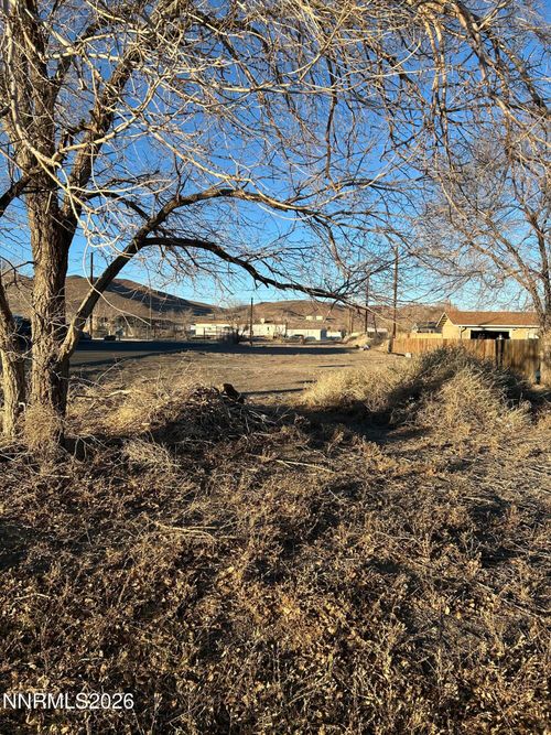 1325 Lahonton Dr, Silver Springs, NV, 89429-9048 | Card Image