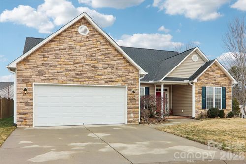 1 Breyerton Ct, Asheville, NC, 28804-4412 | Card Image