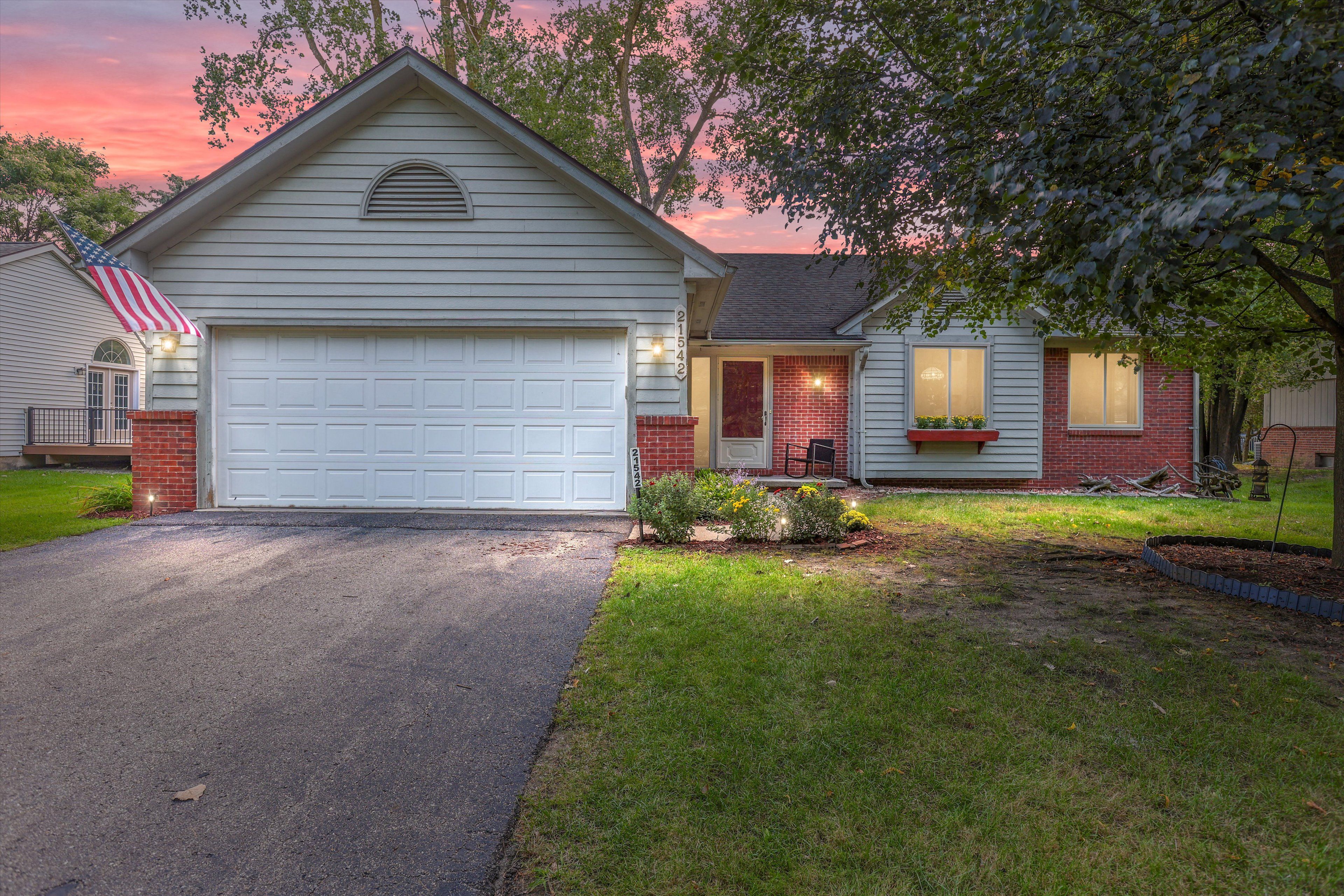 Ruth St, Farmington Hills, MI 48336
