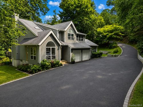 34 Hammond Rd, Glen Cove, NY, 11542-4339 | Card Image