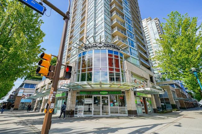 2105 - 2978 Glen Drive, Condo with 3 bedrooms, 2 bathrooms and 1 parking in Coquitlam BC | Image 29