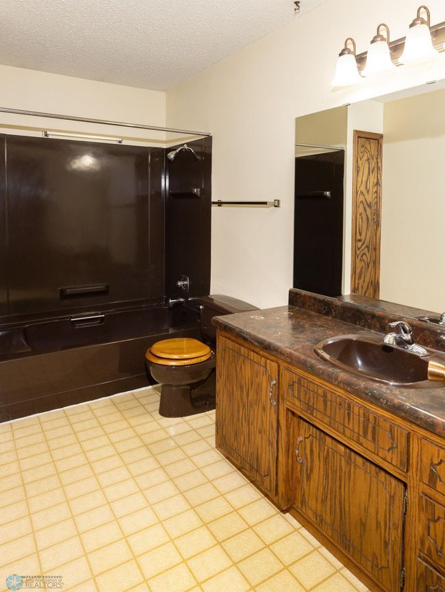 Bathroom | Image 24