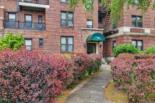 b56-485 Pelham Rd, New Rochelle, NY, 10805-1944 | Card Image