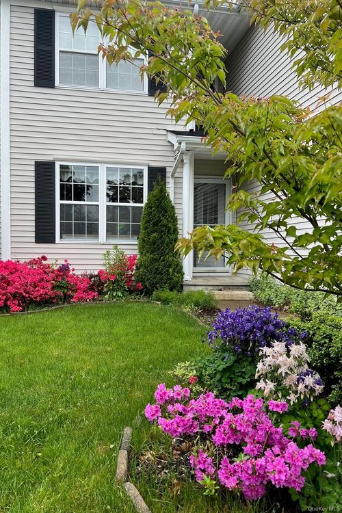 66 Tee Ln, Red Hook, NY, 12571-2445 | Card Image