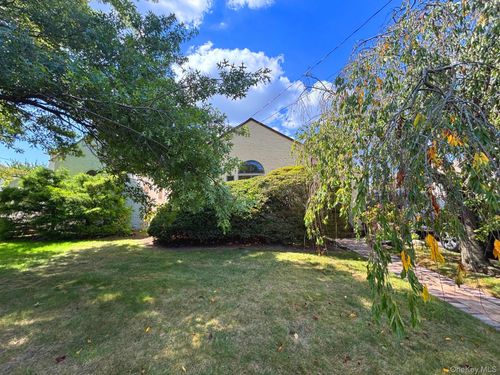 80 Henry St, Hempstead, NY, 11550-5710 | Card Image