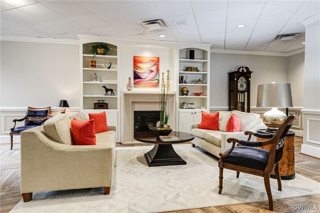 Nicely decorated Hathaway lobby | Image 28