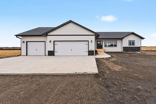 2022 Harvest Creek Ln, Madison, SD, 57042-3213 | Card Image
