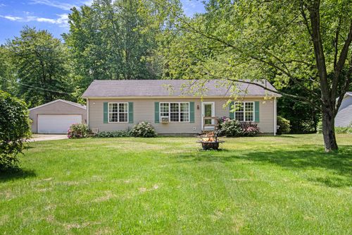 1417 Greenhouse Rd, Bangor, MI, 49013-1079 | Card Image