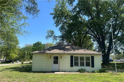 705 Yoeke St, Tonganoxie, KS, 66086-9598 | Card Image