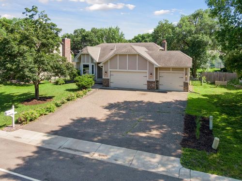 10989 N Eagle Lake Blvd, Maple Grove, MN, 55369-7612 | Card Image
