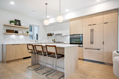 5-5993 143 St, Surrey, BC, V3W5P1 | Card Image