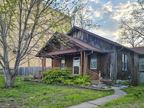 203 S Sycamore St, Iola, KS, 66749-3317 | Card Image