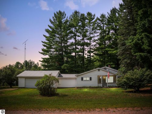 3076 Skidmore Rd, Brethren, MI, 49619-9632 | Card Image