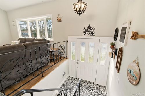 147 Jackson Ave S, Saint James, NY, 11780-2832 | Card Image