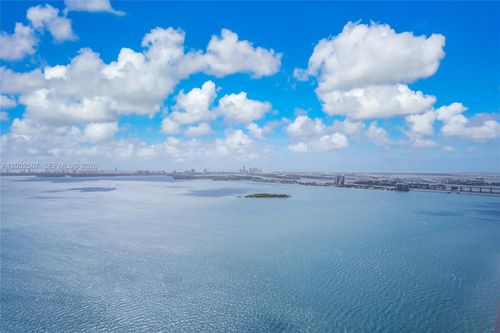 4003-2900 Ne 7th Ave, Miami, FL, 33137-4392 | Card Image