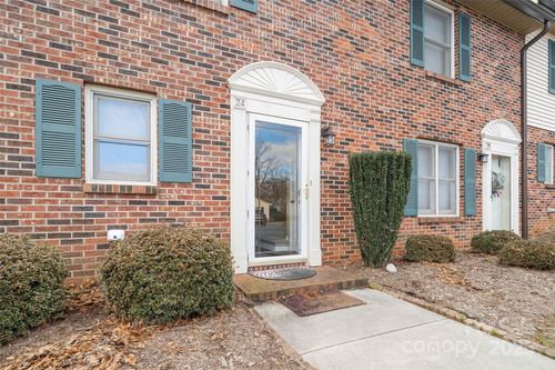 apt-24-1330 5th St Ne, Hickory, NC, 28601-2045 | Card Image
